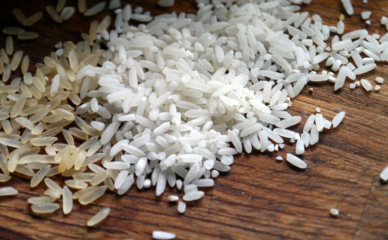 Gạo và xi măng là những nguyên liệu rất dễ kiếm