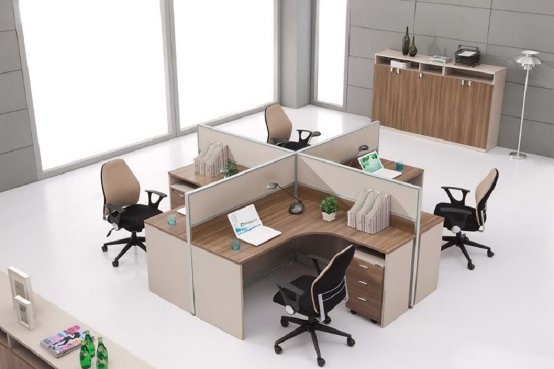 Bàn ghế làm việc là đồ dùng phổ biến trong thanh lý văn phòng