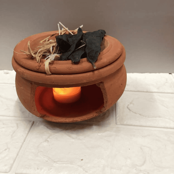 Mang theo vật liệu xông nhà để tẩy uế khí, ẩm mốc