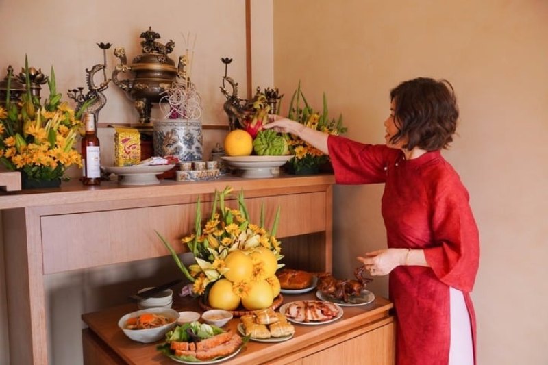 Lúc đọc văn khấn bỏ bát hương, bàn thờ cũ không nên khấn sai tên hay cầu xin thái quá